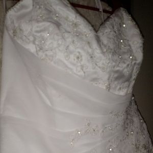 Davids Bridal New-Unused Wedding Dress
